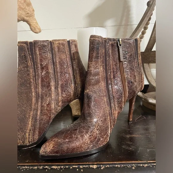 DONALD J PLINER Distressed Rustic Brown Leather Ankle Boots Side Zip Womens 7 - Picture 3 of 5